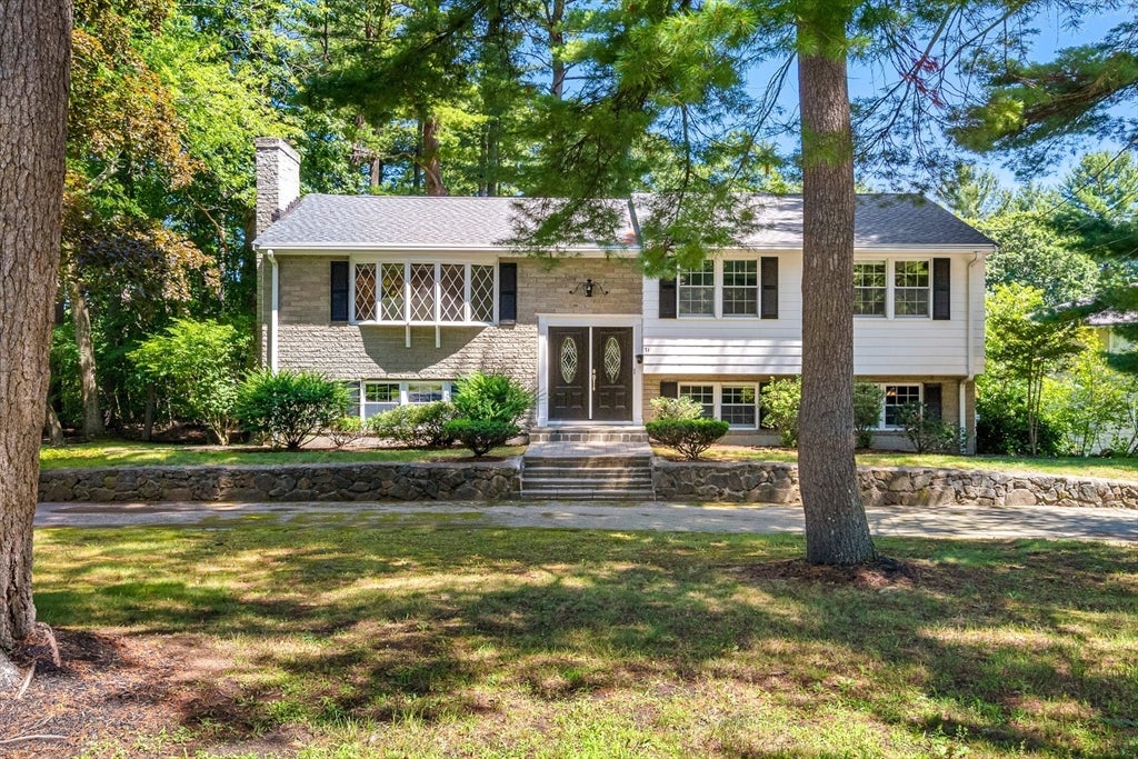 71 Colonial Dr