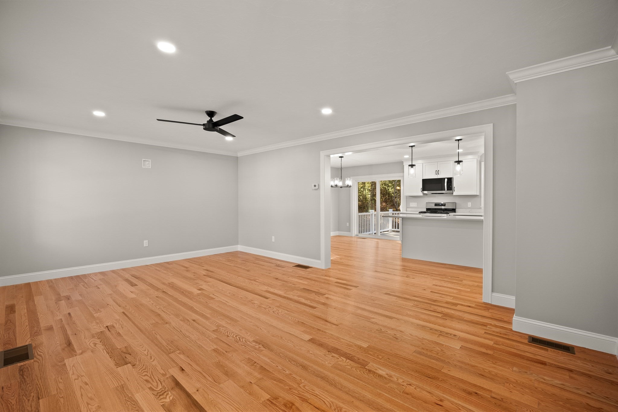 121 Pine St