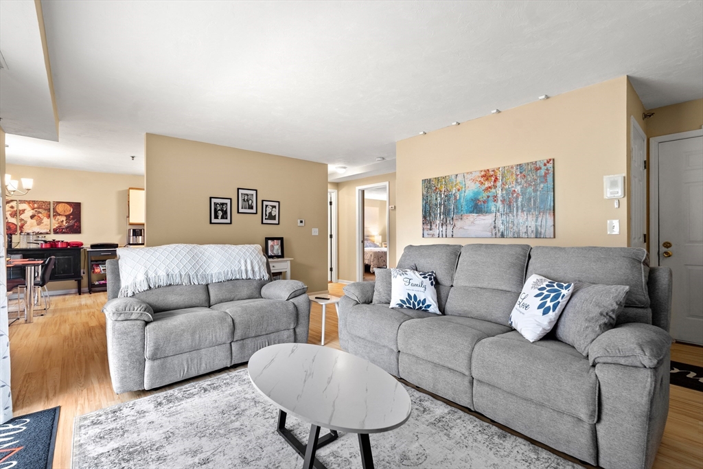 84 Tennis Plaza Rd 33