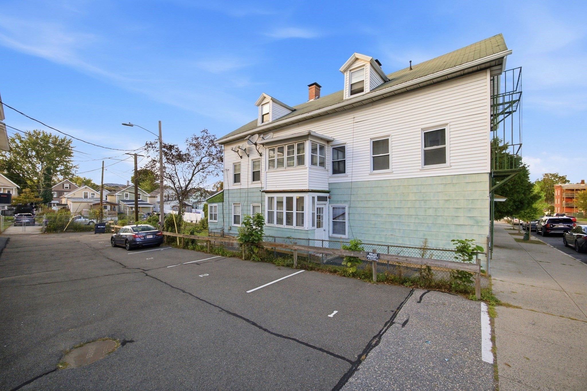 77 Walnut St, Holyoke, MA, 77 Walnut St, Holyoke, MA Photo #2