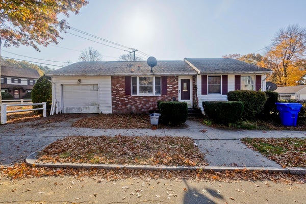11 MELVILLE ST, SPRINGFIELD, MA 01104 - Image ea4dbf78cbb9fa61817bb7fbbb3208dd/363948093