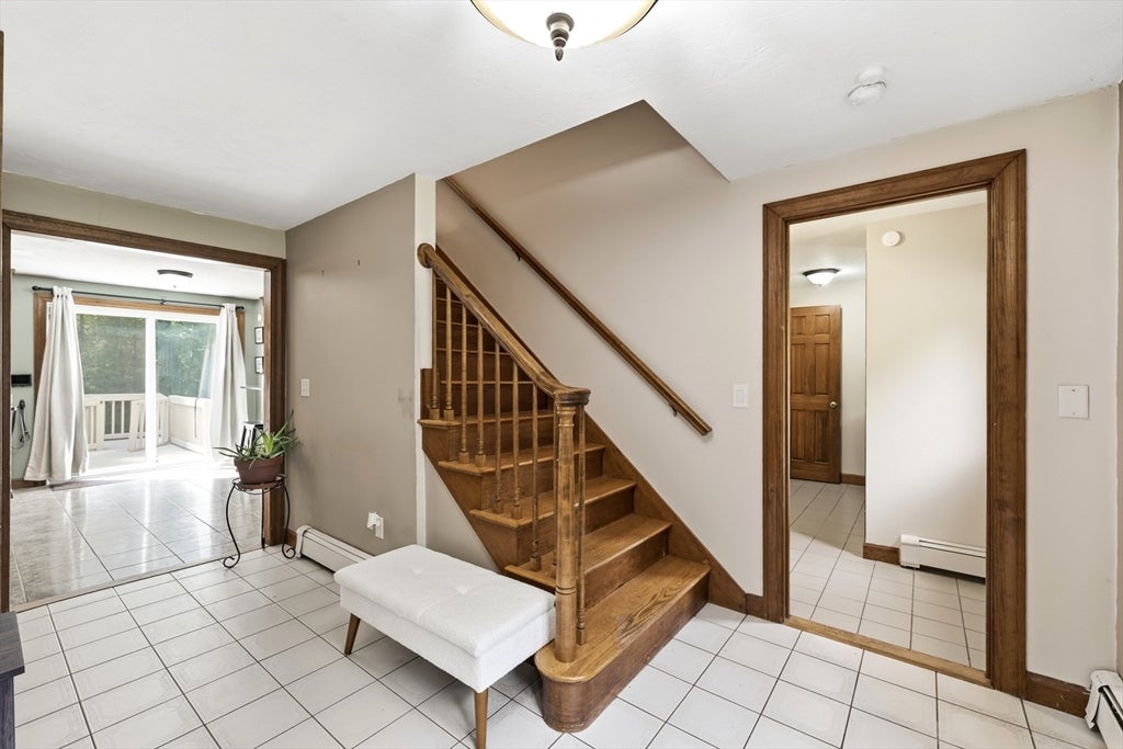 14 Nottingham Cir, Holden, MA Photo #2