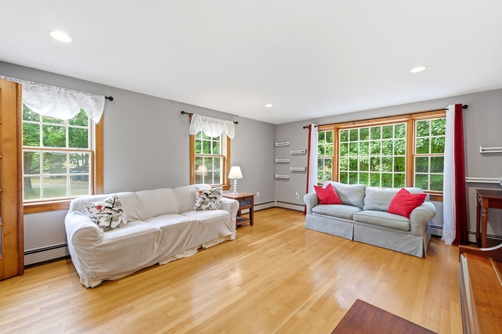 14 Nottingham Cir, Holden, MA Photo #3