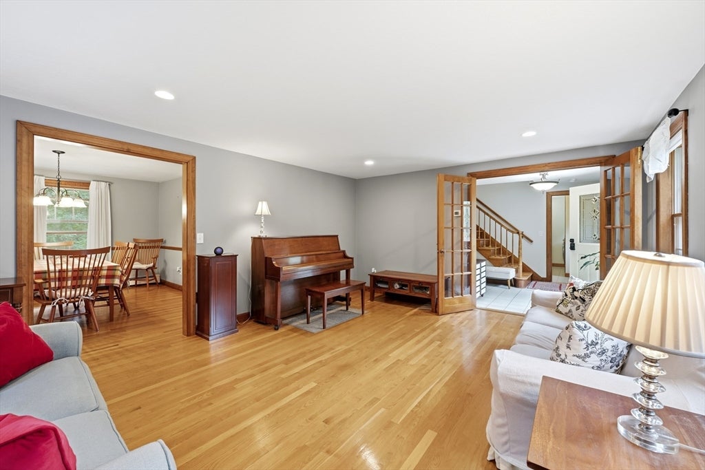 14 Nottingham Cir, Holden, MA Photo #5