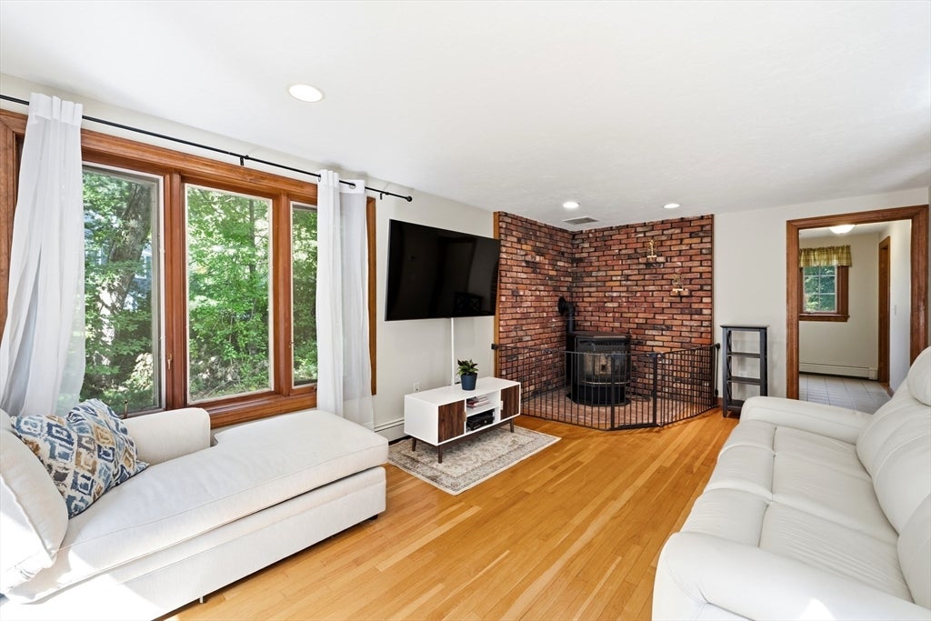 14 Nottingham Cir, Holden, MA Photo #13