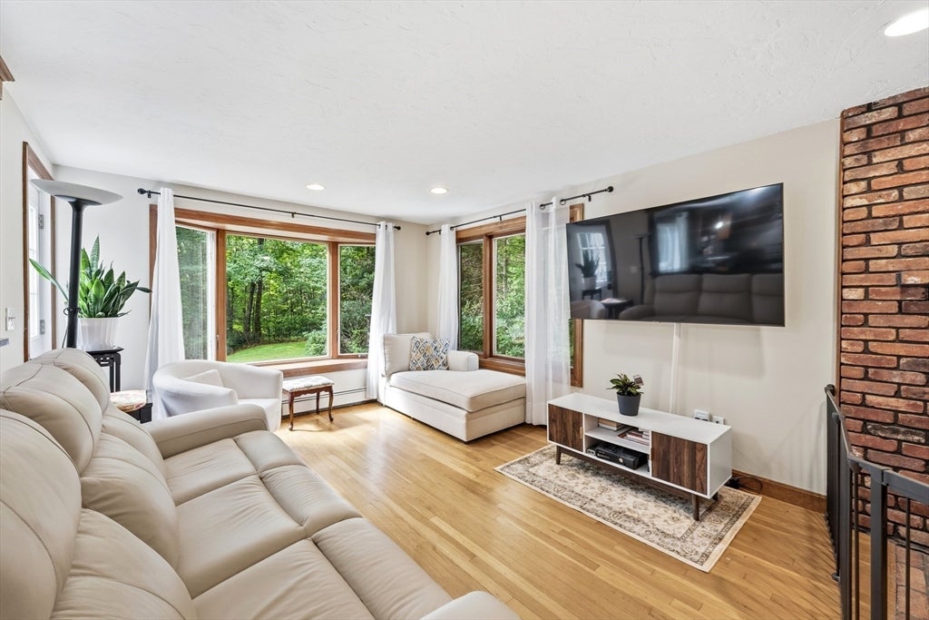 14 Nottingham Cir, Holden, MA Photo #11
