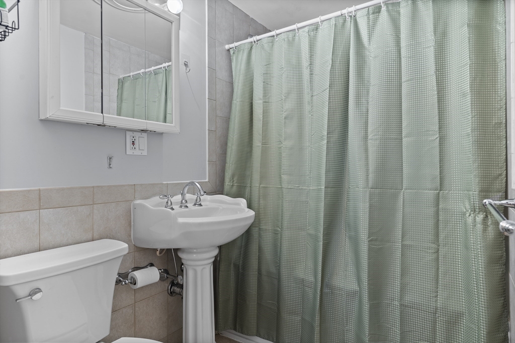 288 W 3rd St 3