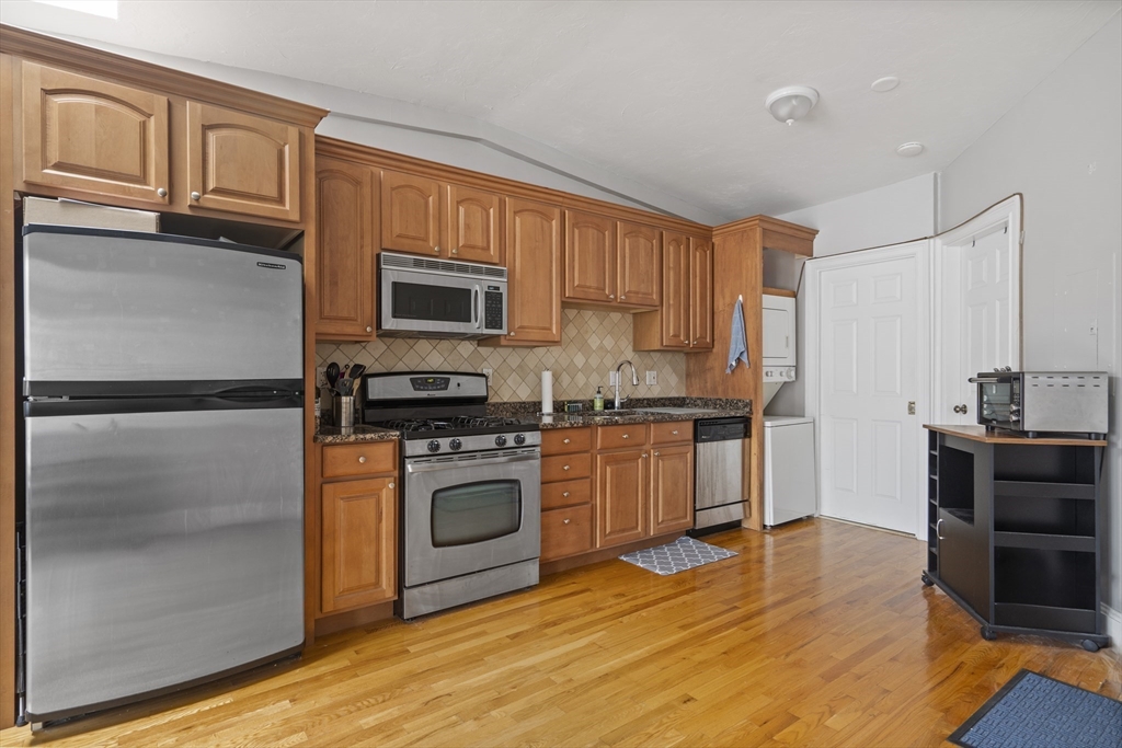 288 W 3rd St 3