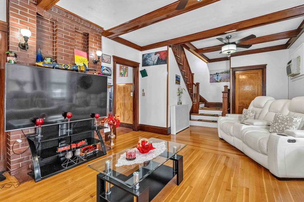 10 Cobbet Pl