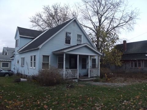 27 Elizabeth St Lunenburg MA 01462