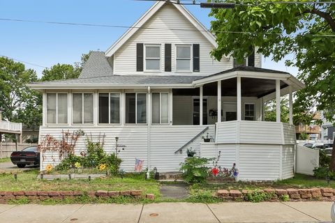 Photo of 16 Underhill St #3, Winthrop, MA 02152 (MLS # 73553580)