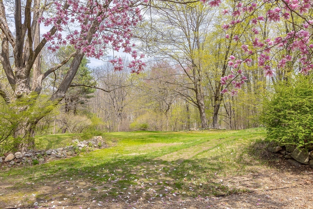 Sherborn, Massachusetts 01770, United States, 3 Bedrooms Bedrooms, ,2 BathroomsBathrooms,Residential,Pending,121331
