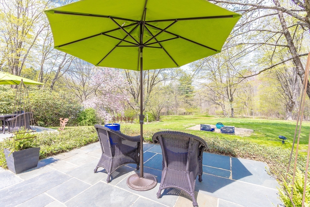 Sherborn, Massachusetts 01770, United States, 3 Bedrooms Bedrooms, ,2 BathroomsBathrooms,Residential,Pending,121331