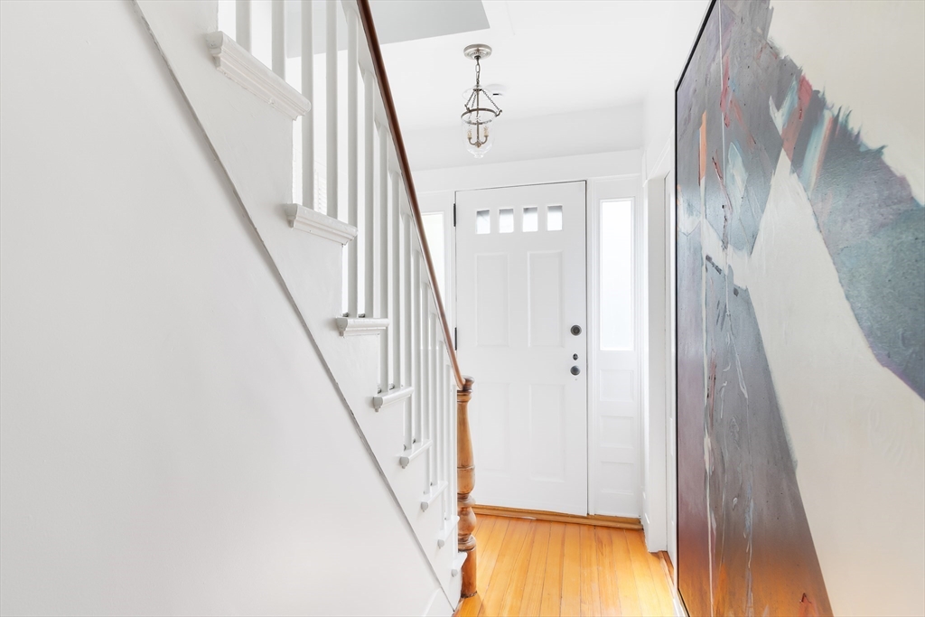 Sherborn, Massachusetts 01770, United States, 3 Bedrooms Bedrooms, ,2 BathroomsBathrooms,Residential,Pending,121331