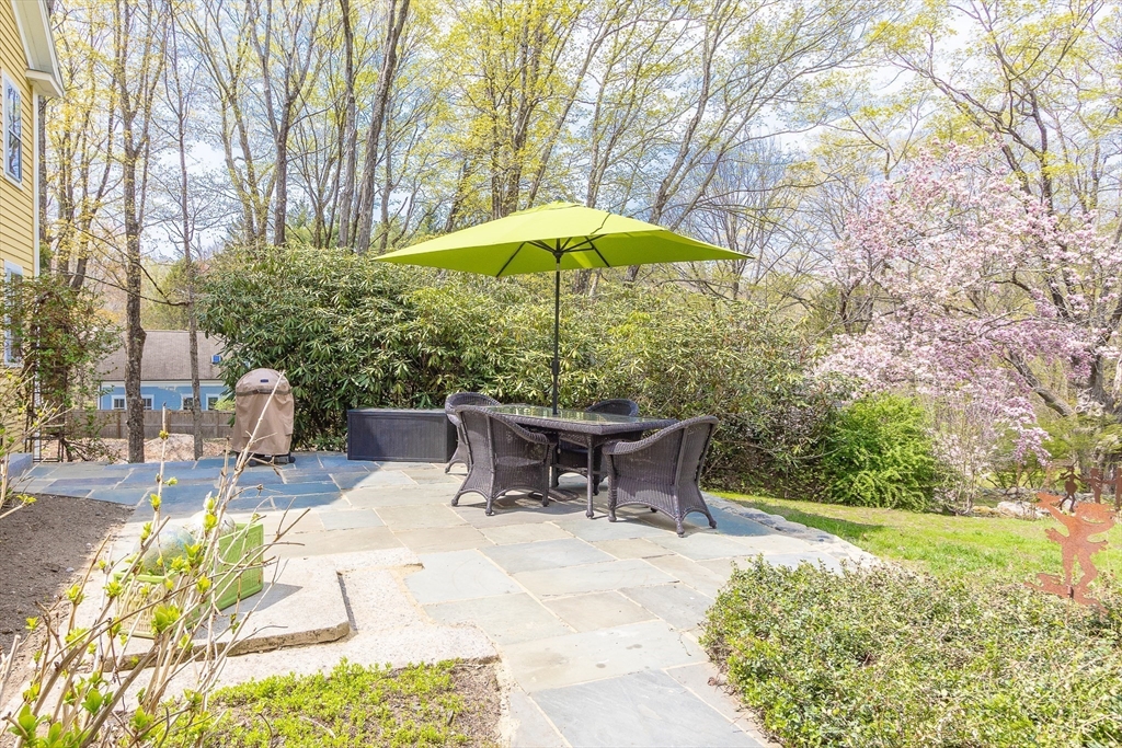 Sherborn, Massachusetts 01770, United States, 3 Bedrooms Bedrooms, ,2 BathroomsBathrooms,Residential,Pending,121331