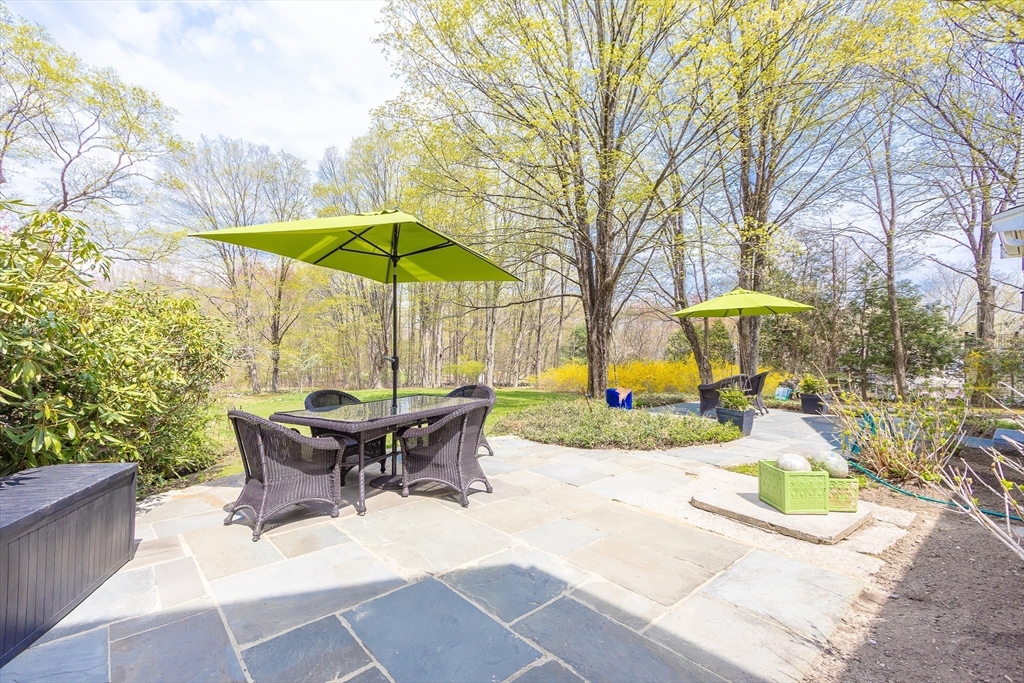 Sherborn, Massachusetts 01770, United States, 3 Bedrooms Bedrooms, ,2 BathroomsBathrooms,Residential,Pending,121331