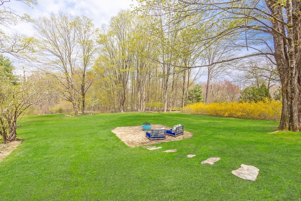 Sherborn, Massachusetts 01770, United States, 3 Bedrooms Bedrooms, ,2 BathroomsBathrooms,Residential,Pending,121331