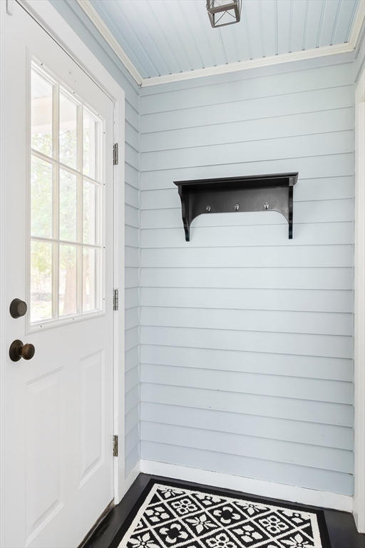 Sherborn, Massachusetts 01770, United States, 3 Bedrooms Bedrooms, ,2 BathroomsBathrooms,Residential,Pending,121331