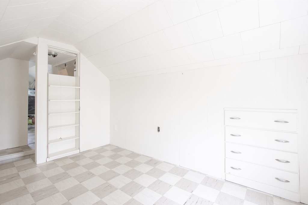 Sherborn, Massachusetts 01770, United States, 3 Bedrooms Bedrooms, ,2 BathroomsBathrooms,Residential,Pending,121331