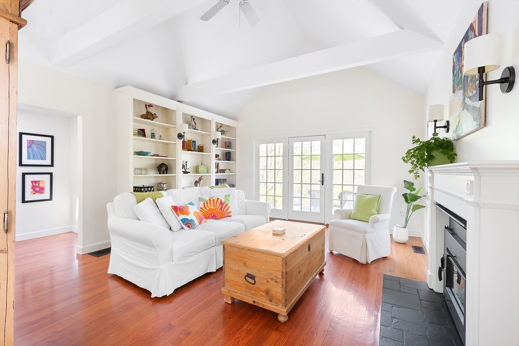 Sherborn, Massachusetts 01770, United States, 3 Bedrooms Bedrooms, ,2 BathroomsBathrooms,Residential,Pending,121331