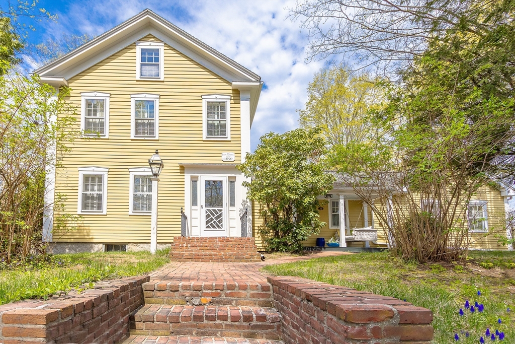 Sherborn, Massachusetts 01770, United States, 3 Bedrooms Bedrooms, ,2 BathroomsBathrooms,Residential,Pending,121331