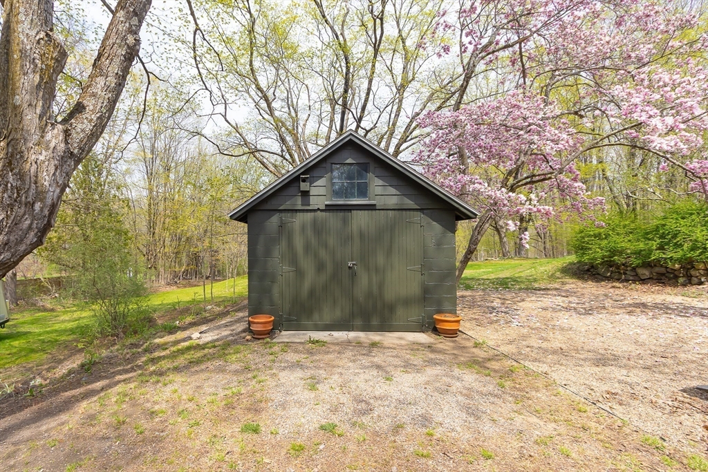 Sherborn, Massachusetts 01770, United States, 3 Bedrooms Bedrooms, ,2 BathroomsBathrooms,Residential,Pending,121331