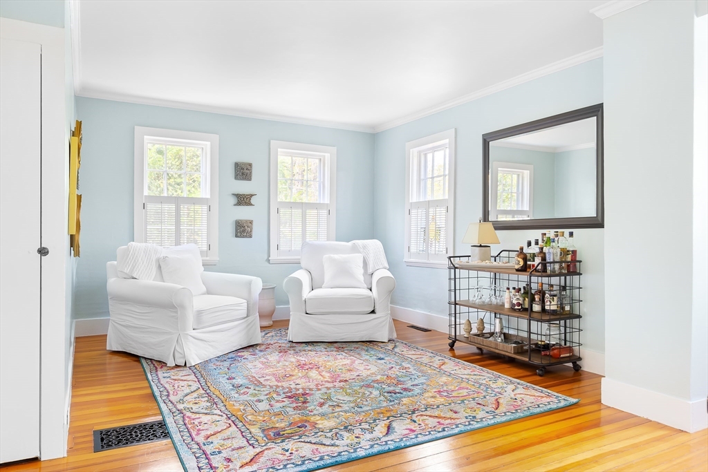 Sherborn, Massachusetts 01770, United States, 3 Bedrooms Bedrooms, ,2 BathroomsBathrooms,Residential,Pending,121331