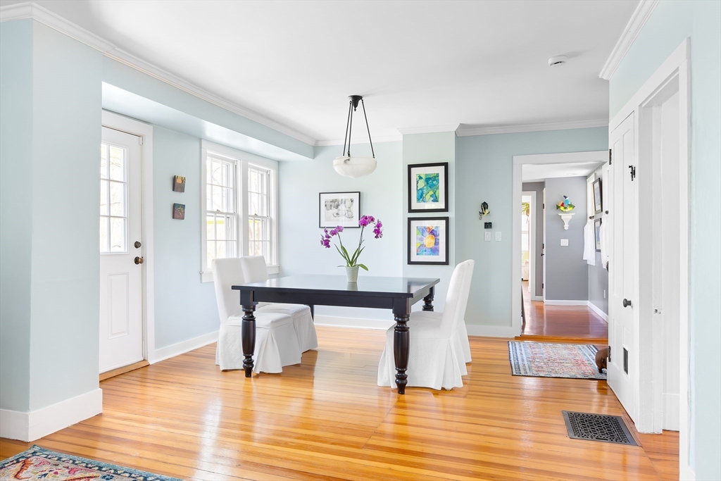 Sherborn, Massachusetts 01770, United States, 3 Bedrooms Bedrooms, ,2 BathroomsBathrooms,Residential,Pending,121331