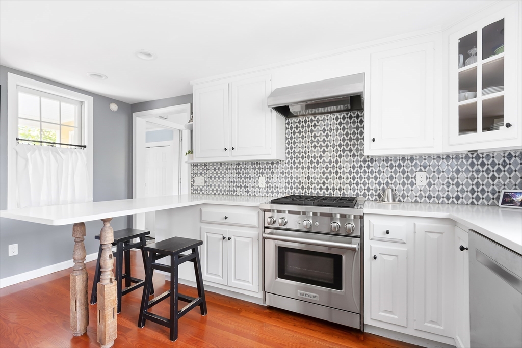 Sherborn, Massachusetts 01770, United States, 3 Bedrooms Bedrooms, ,2 BathroomsBathrooms,Residential,Pending,121331