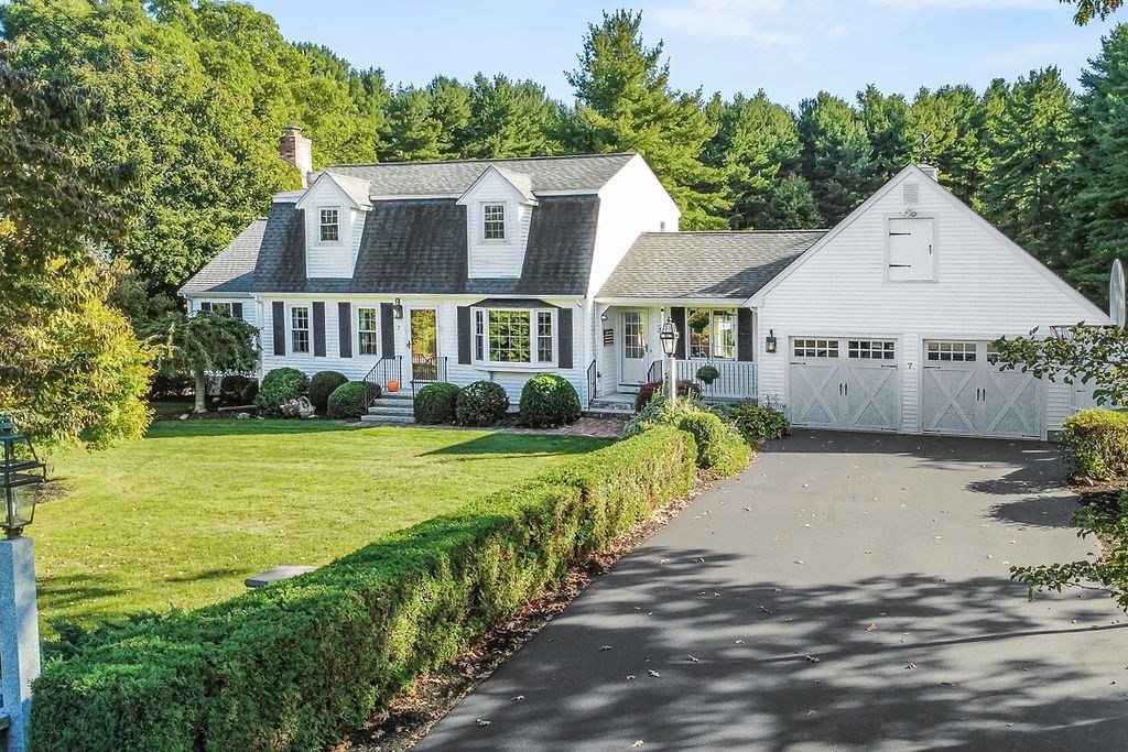 7 Chris Dr