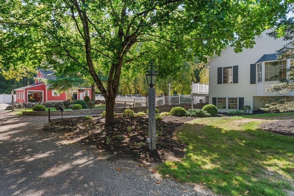 7 Chris Dr