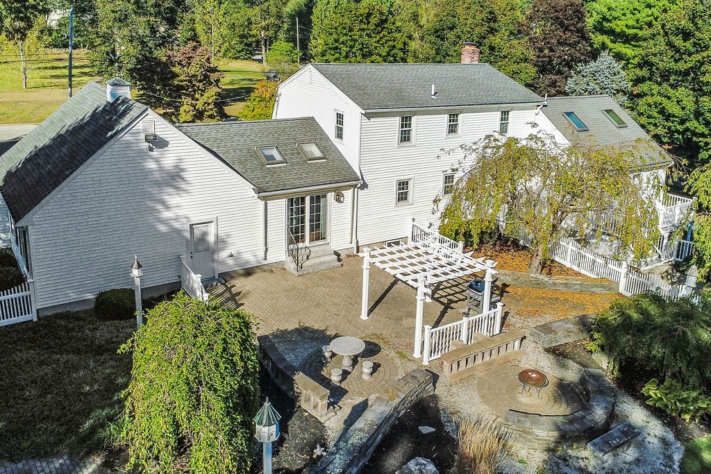 7 Chris Dr