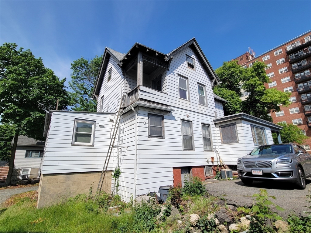 635 Salem St