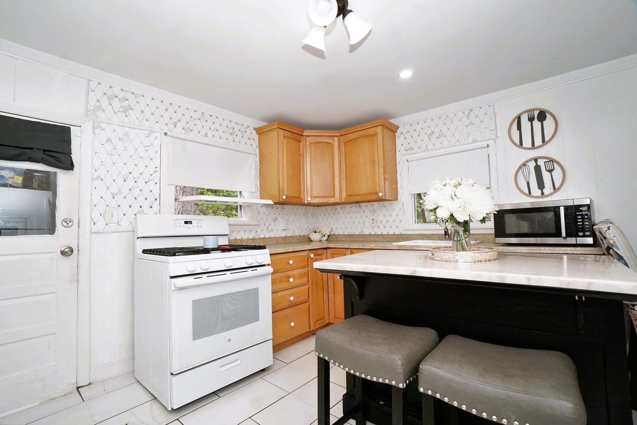 12 Bailey St, Lynn, MA Photo #9
