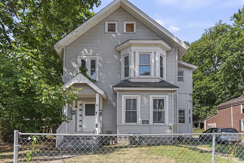 33-35 Hall St