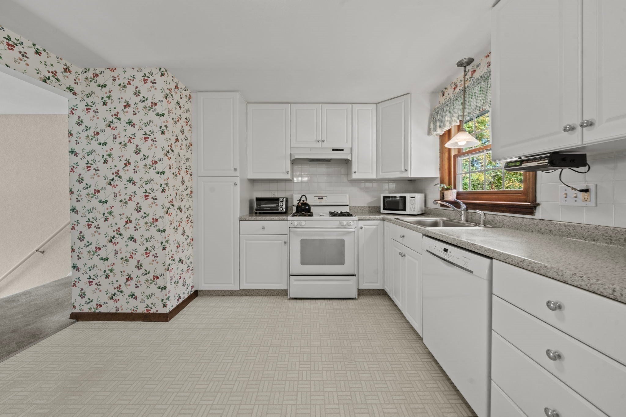 5 Bamberg Drive, Woburn, MA, 5 Bamberg Drive, Woburn, MA Photo #13