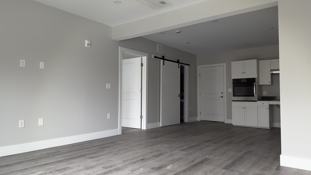 251 Sladen Street 105