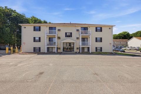 Photo of 15 Houghton St #6, Worcester, MA 01604 (MLS # 73553091)
