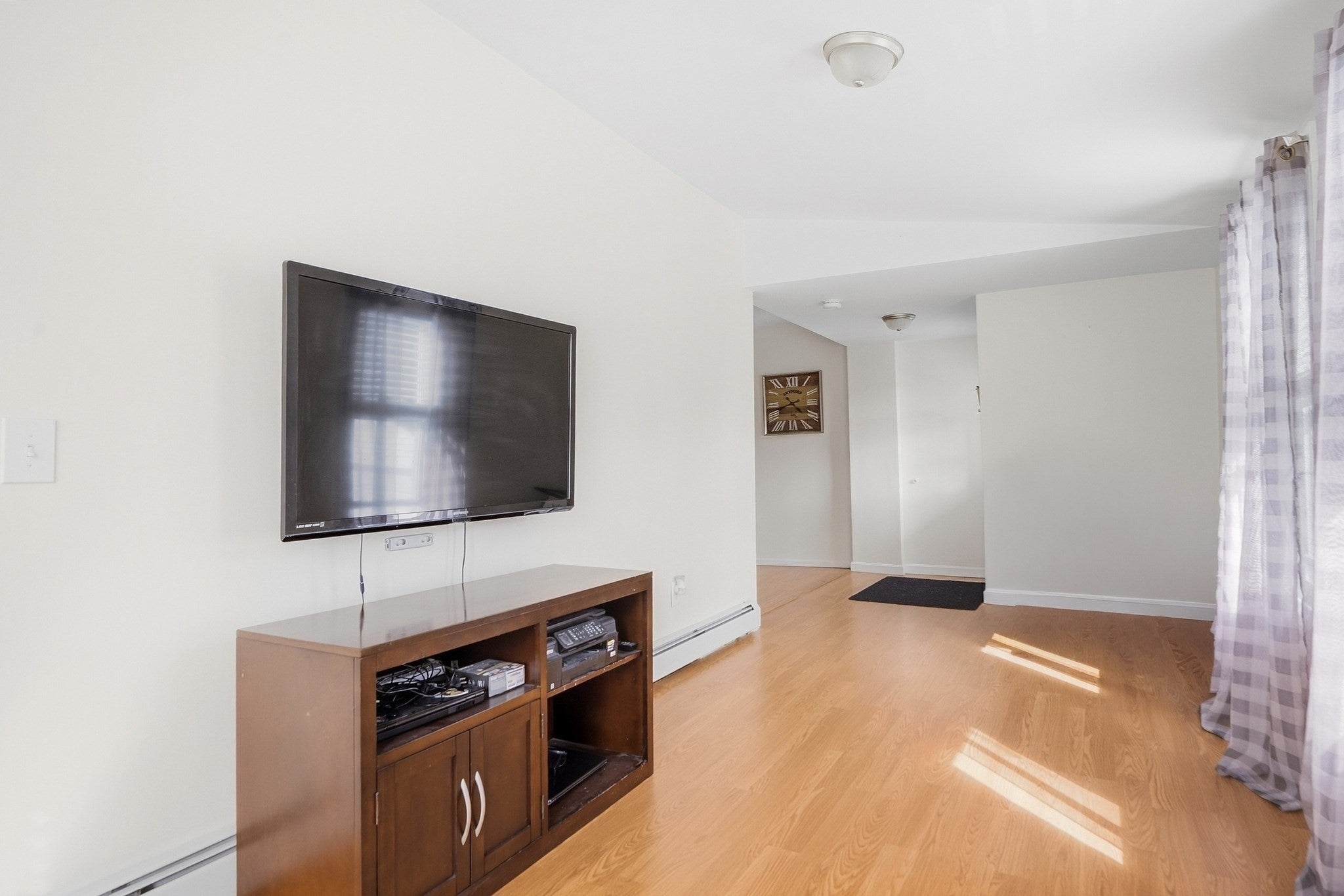 11 Russell St