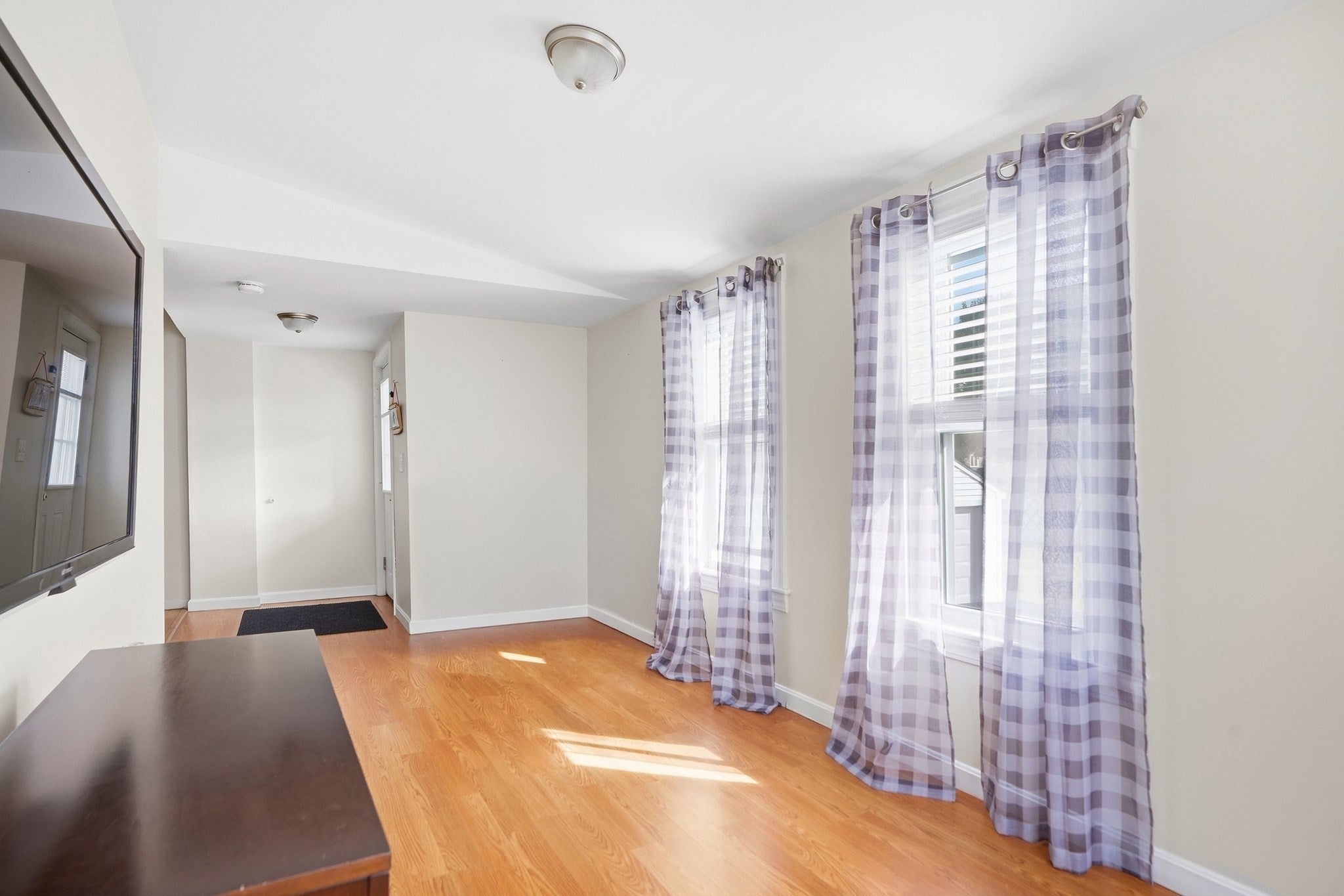 11 Russell St