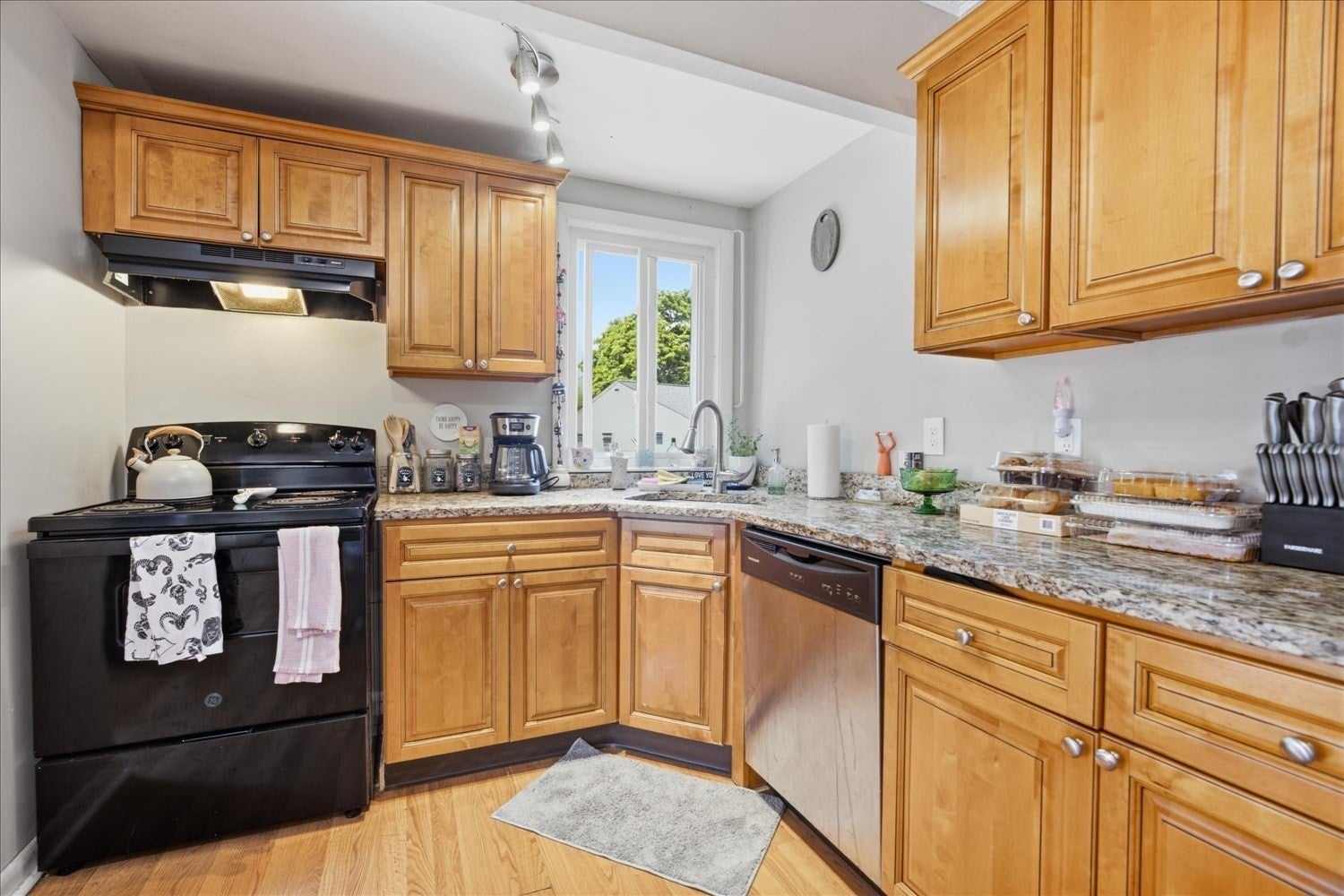 44 Warwick Rd, Pawtucket, RI, 44 Warwick Rd, Pawtucket, RI Photo #4
