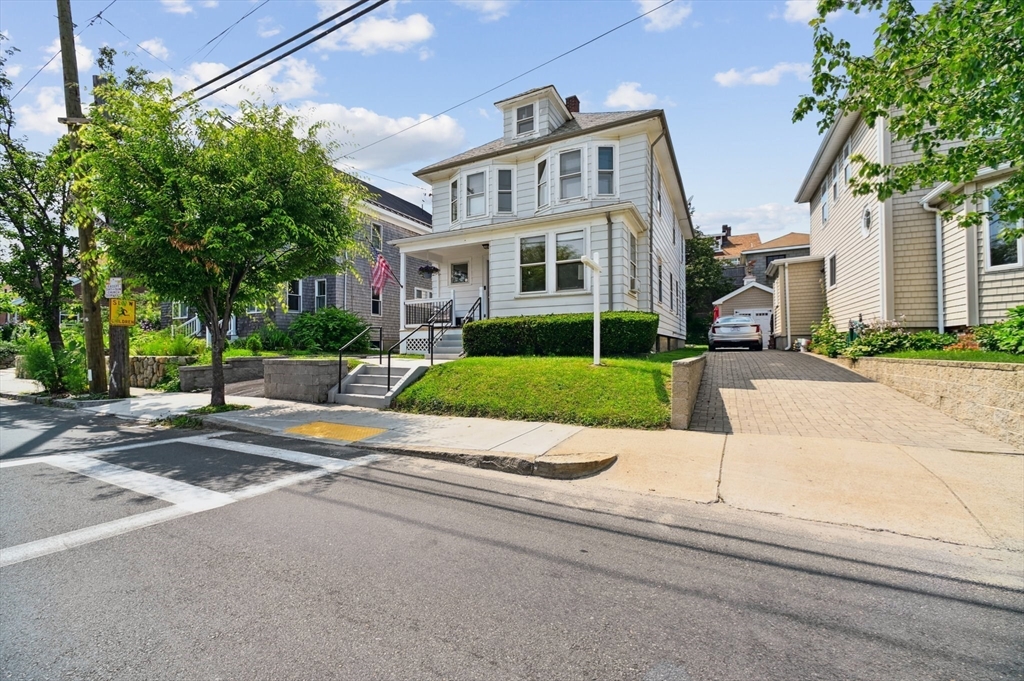993 Shirley St