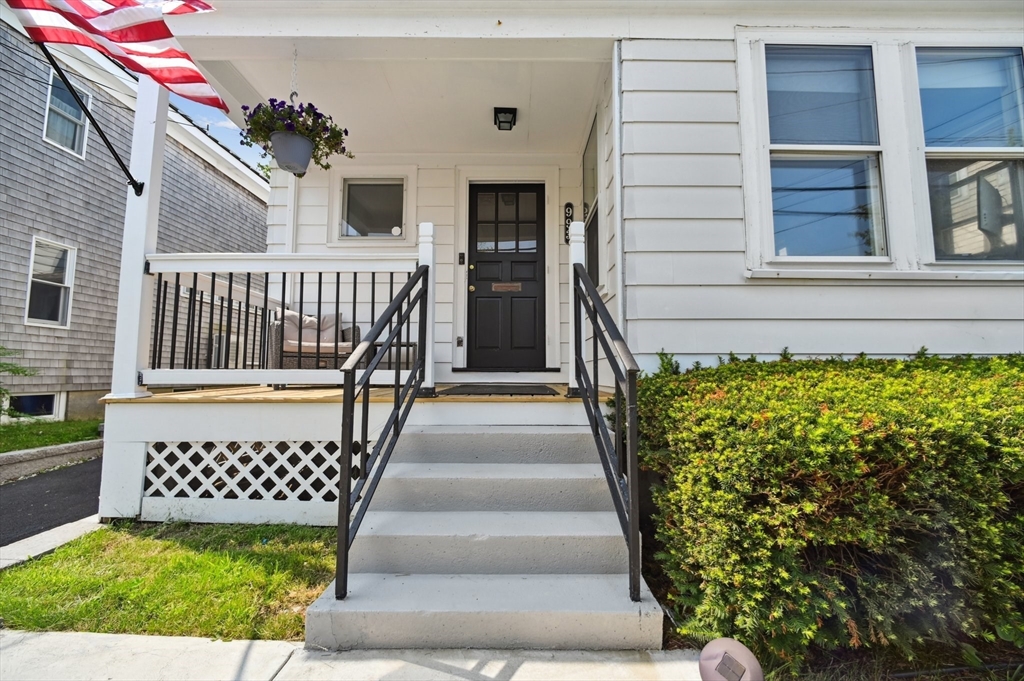 993 Shirley St
