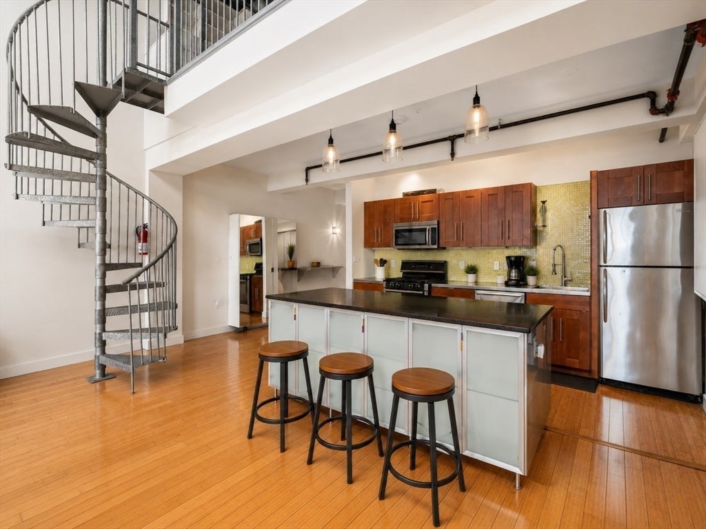 156 Porter Street 408