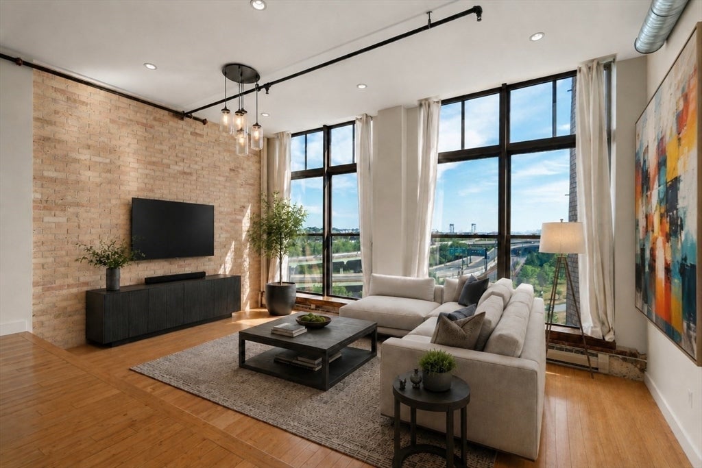 156 Porter Street 408