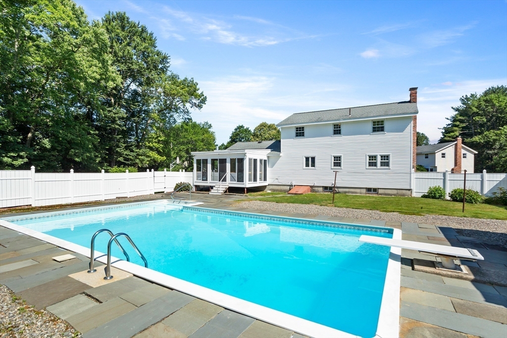 11 Heald Rd