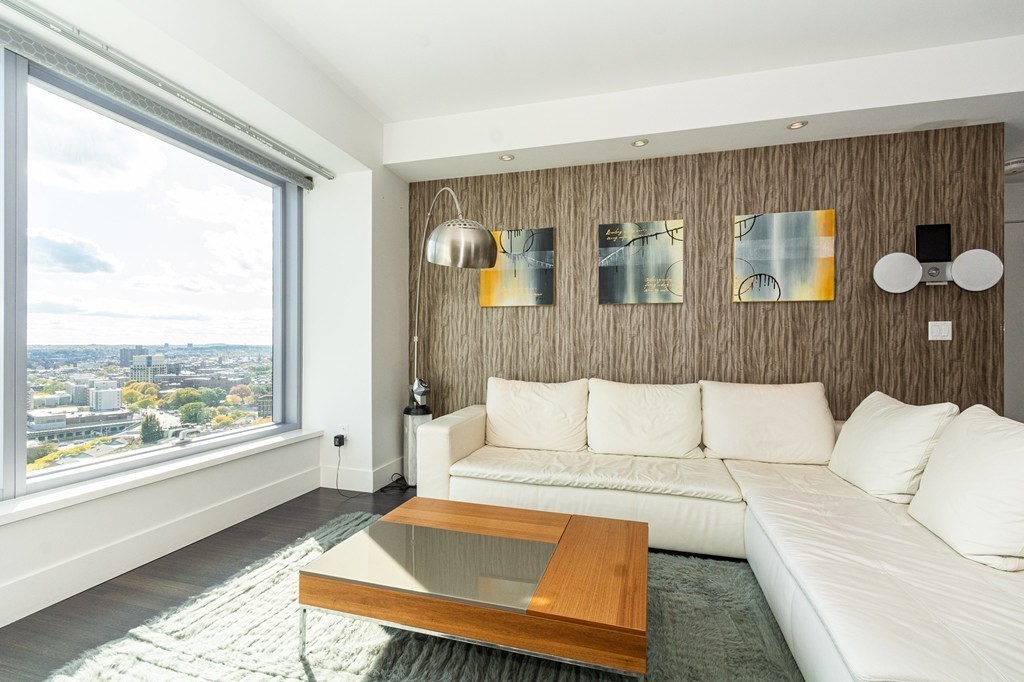 110 Stuart St 18A