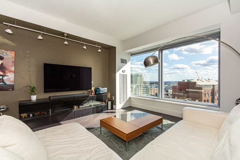 110 Stuart St 18A