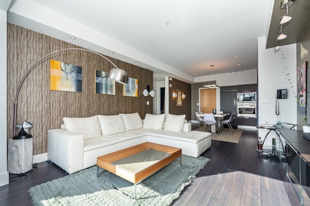110 Stuart St 18A