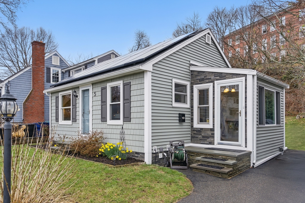 5 Greenway Rd
